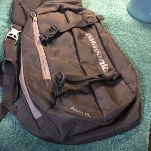 PATAGONIA Atom Sling 8L - Classic - Black